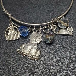Silver tone cat lovers charm bracelet 8.25"